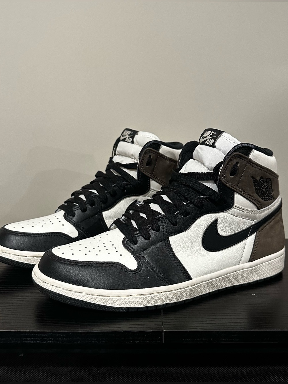 Air Jordan 1 Retro High OG (Dark Mocha)
